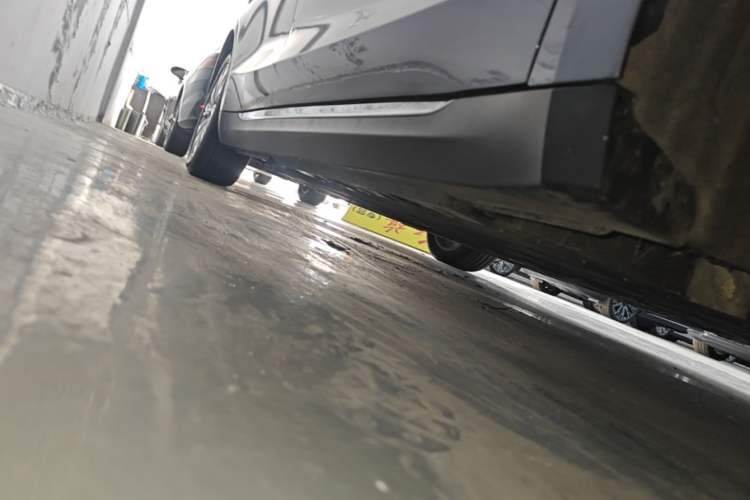 Used Hongqi E-QM5 2024 610 km PLUS Right Side Sill