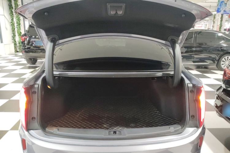 Used Hongqi E-QM5 2024 610 km PLUS Trunk