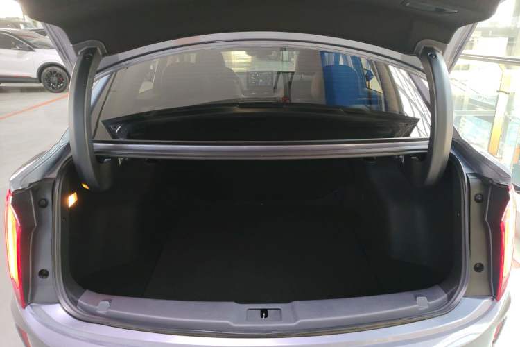 Used Hongqi E-QM5 2024 610 km PLUS Trunk