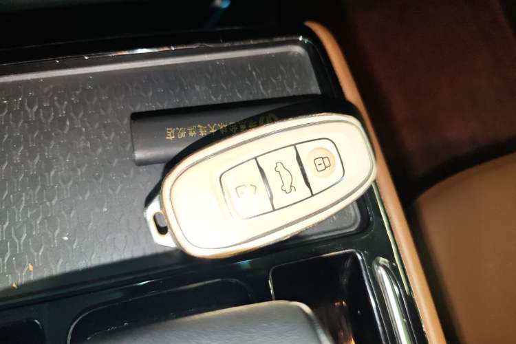 Used Hongqi E-QM5 2024 610 km PLUS Vehicle Key