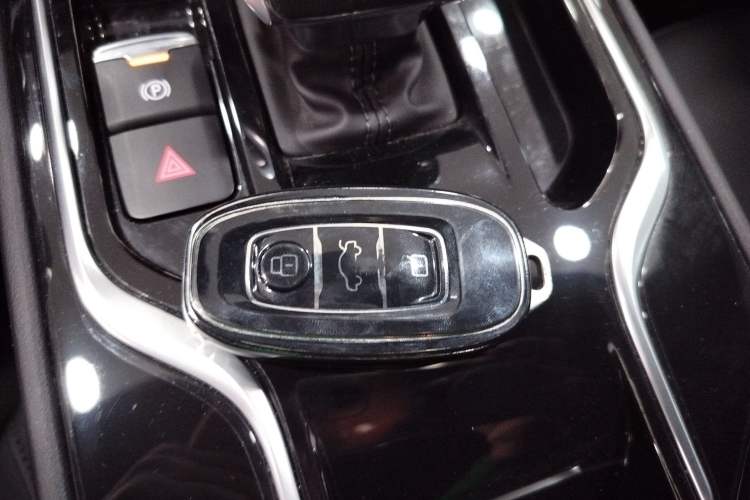 Used Hongqi E-QM5 2024 610 km PLUS Interior 1