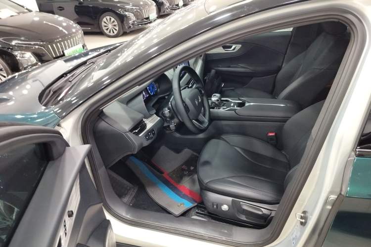 Used Hongqi E-QM5 2024 610 km PLUS Interior 3