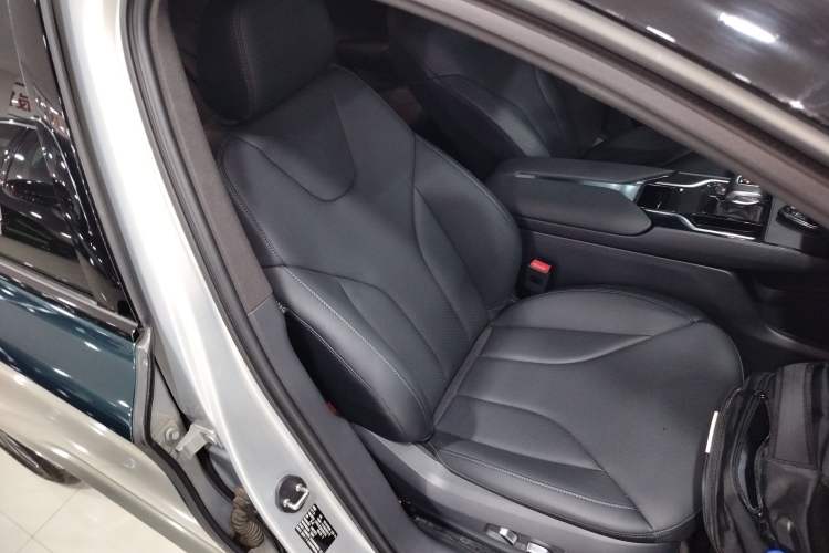 Used Hongqi E-QM5 2024 610 km PLUS Right Front Seat