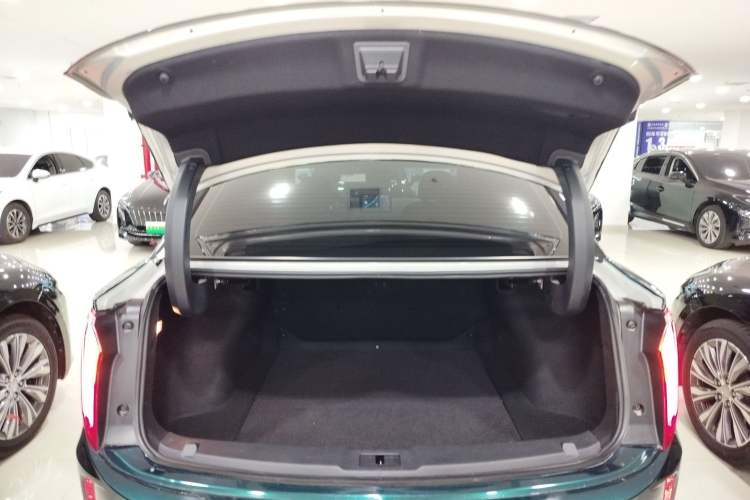 Used Hongqi E-QM5 2024 610 km PLUS Trunk
