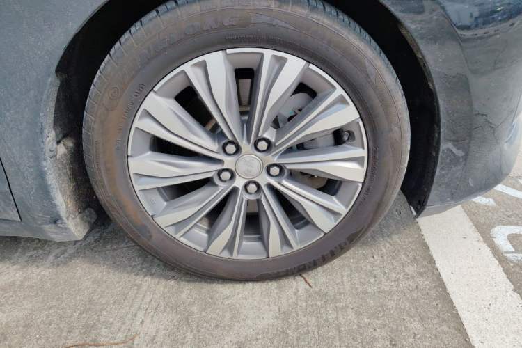Used Hongqi E-QM5 2024 610 km PLUS Right Front Wheel Hub
