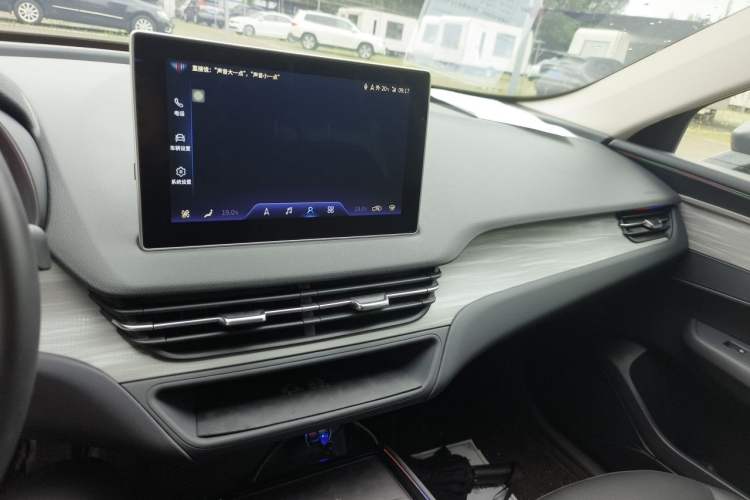 Used Hongqi E-QM5 2024 610 km PLUS Audio And AC Panel