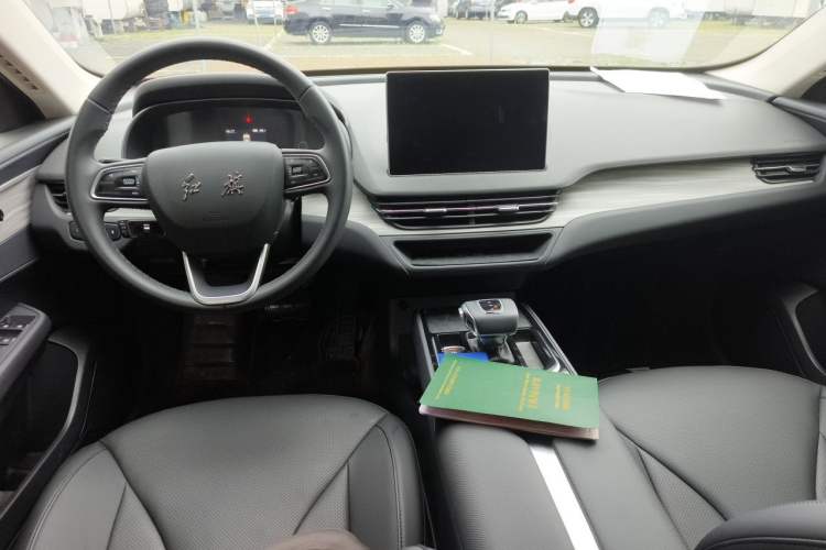 Used Hongqi E-QM5 2024 610 km PLUS Center Console