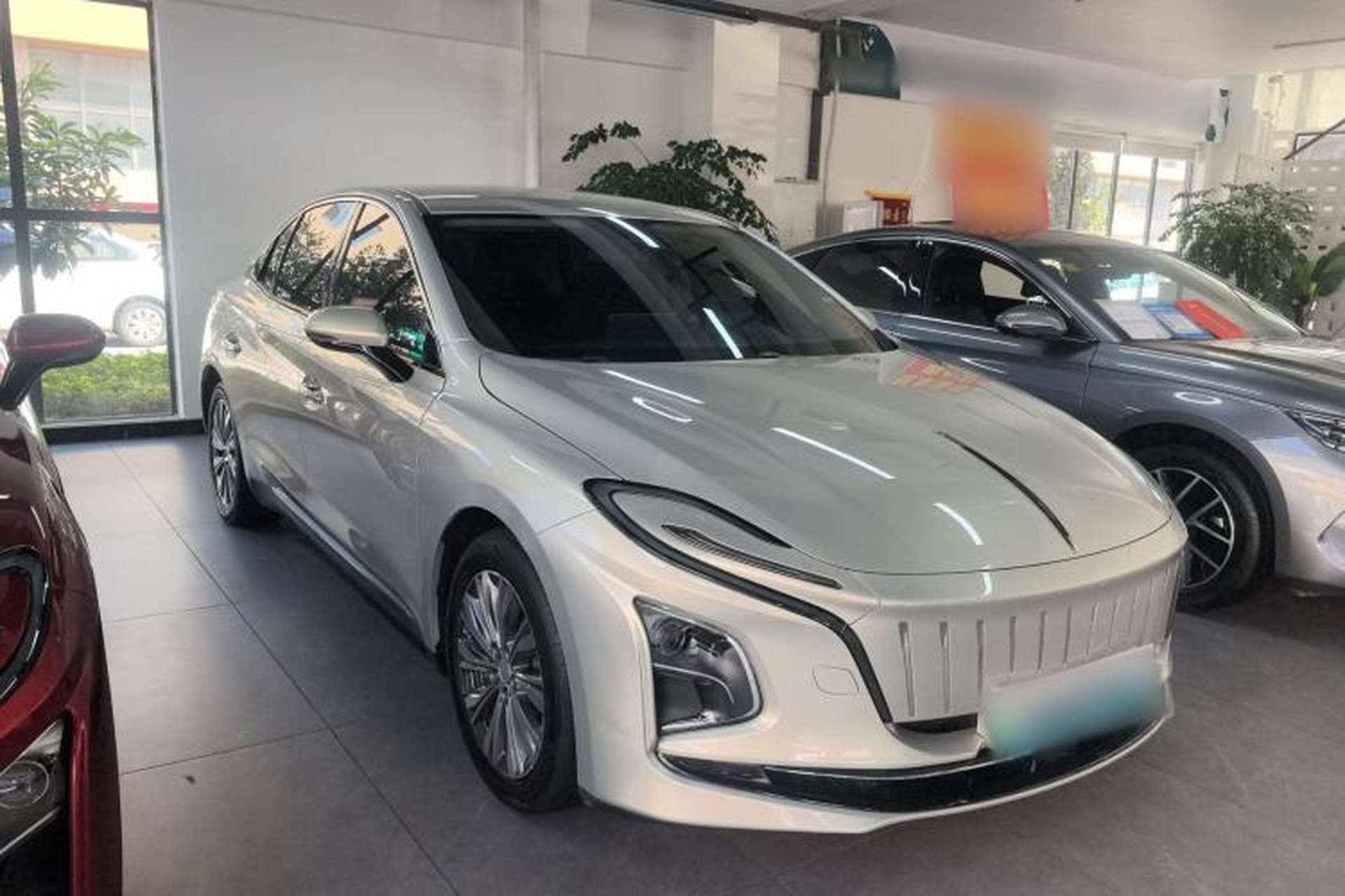 Used Hongqi E-QM5 2024 610 km PLUS Front Right 45 Deg