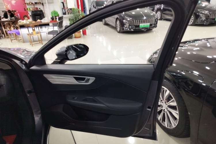 Used Hongqi E-QM5 2024 610 km PLUS Interior 5