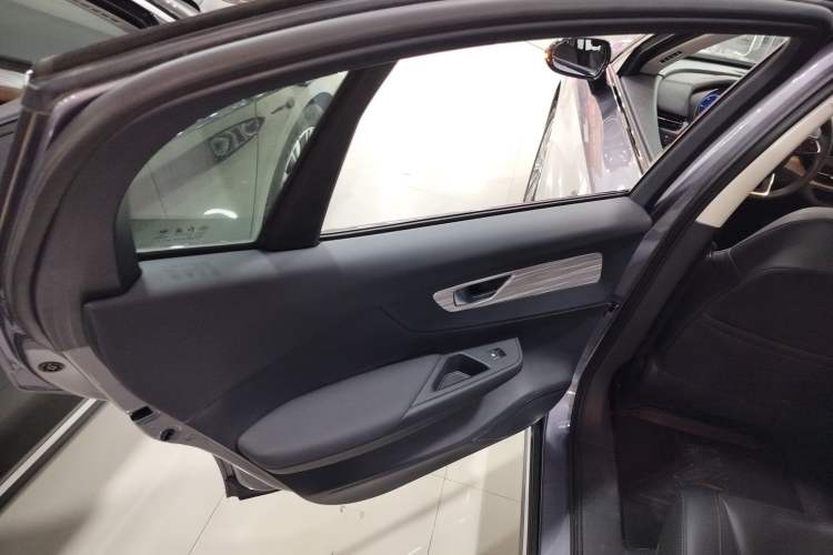 Used Hongqi E-QM5 2024 610 km PLUS Interior 8
