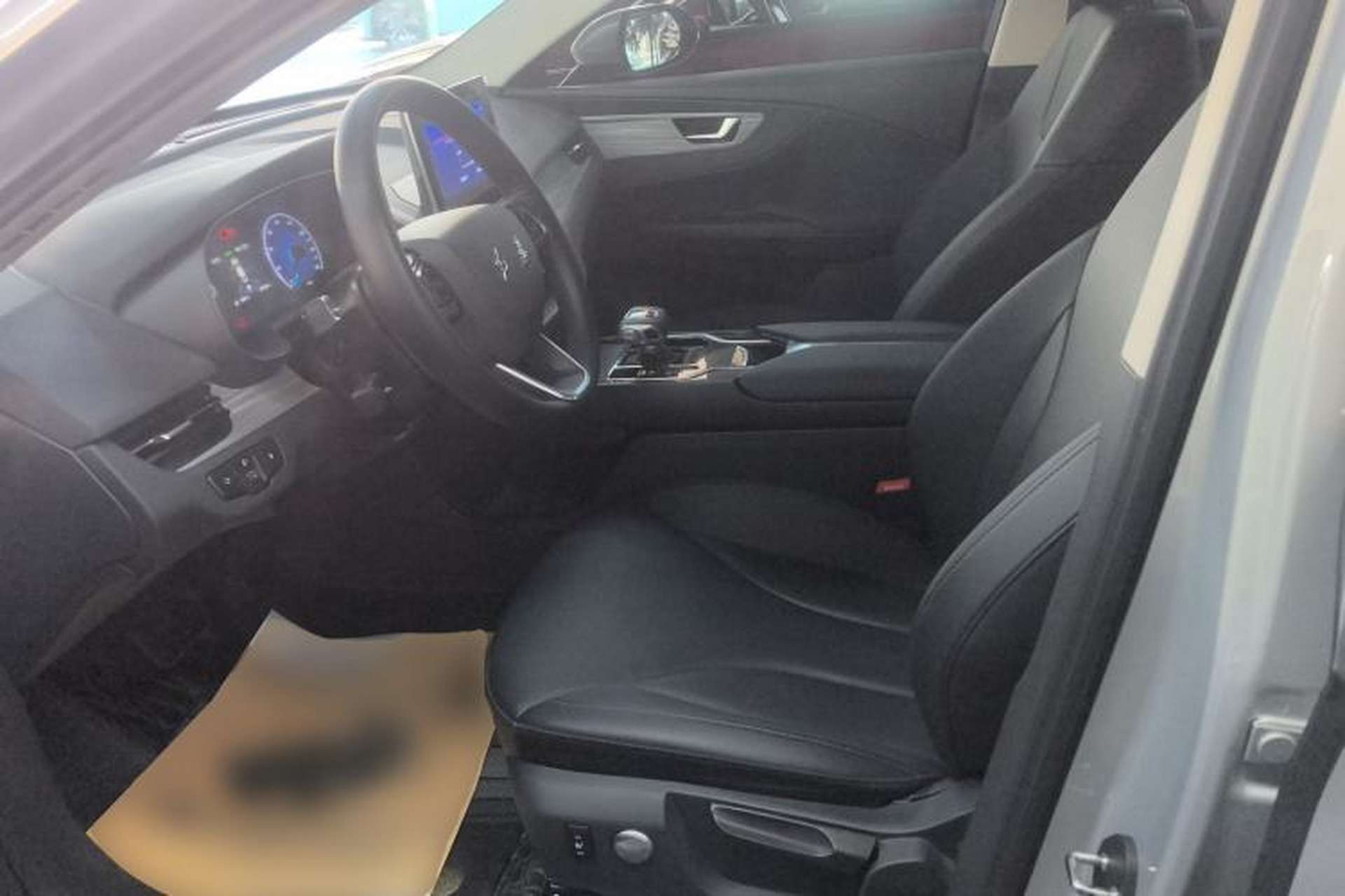 Used Hongqi E-QM5 2024 610 km PLUS Left Front Seat