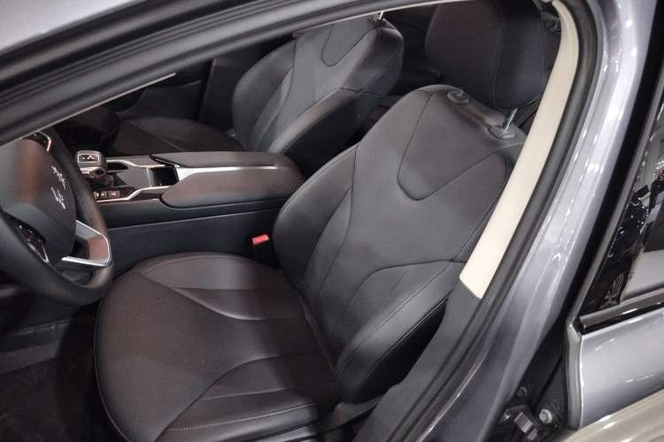 Used Hongqi E-QM5 2024 610 km PLUS Left Front Seat