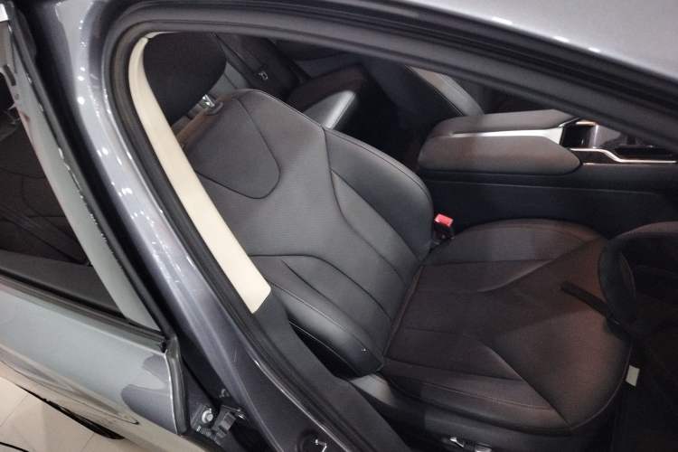 Used Hongqi E-QM5 2024 610 km PLUS Right Front Seat