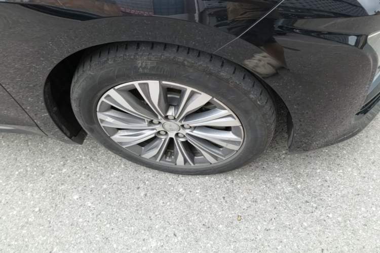 Used Hongqi E-QM5 2024 610 km PLUS Right Front Wheel Hub