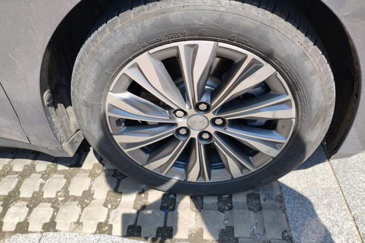 Used Hongqi E-QM5 2024 610 km PLUS Right Front Wheel Hub