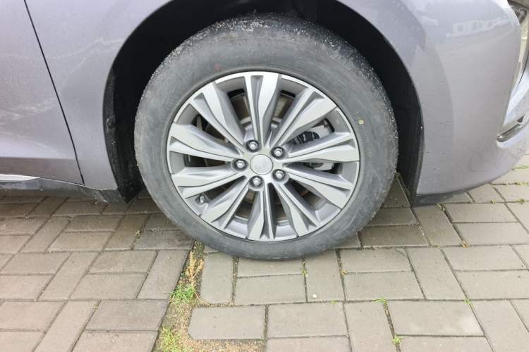 Used Hongqi E-QM5 2024 610 km PLUS Right Front Wheel Hub