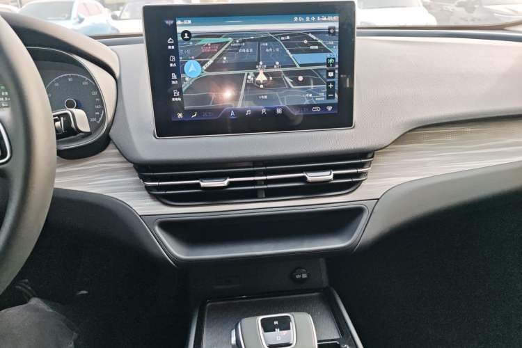 Used Hongqi E-QM5 2024 500km Range Edition Audio And AC Panel