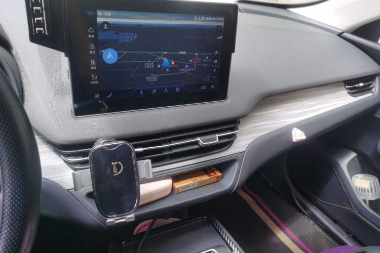 Used Hongqi E-QM5 2024 500km Range Edition Audio And AC Panel