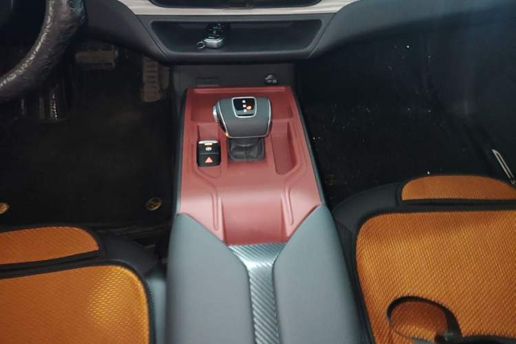 Used Hongqi E-QM5 2024 610 km PLUS Gear Lever