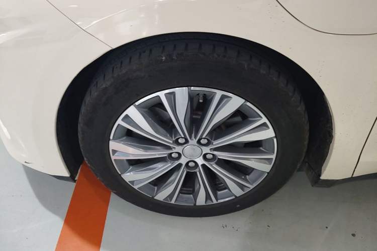 Used Hongqi E-QM5 2024 610 km PLUS Left Front Wheel Hub
