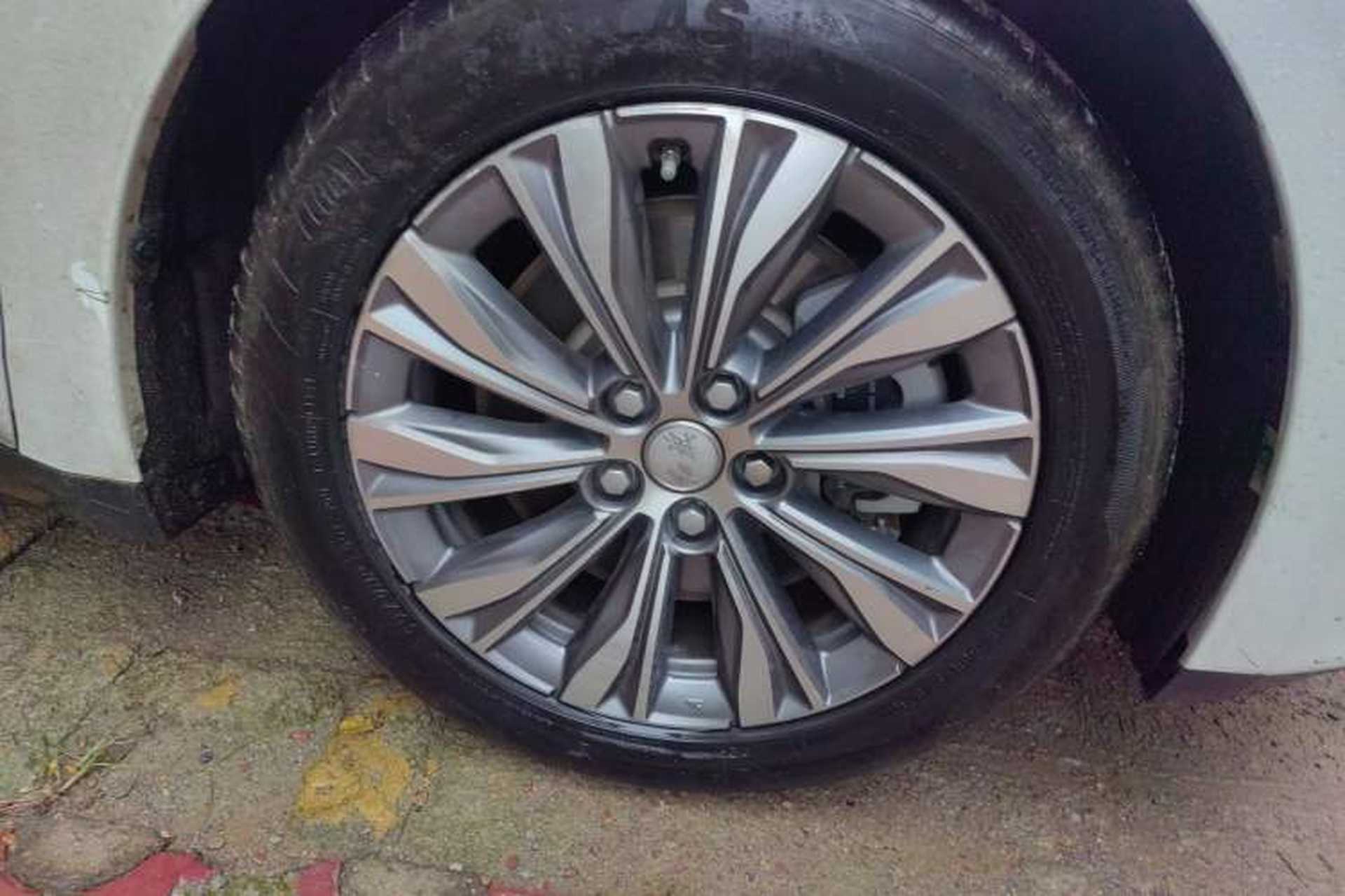 Used Hongqi E-QM5 2024 610 km PLUS Right Front Wheel Hub