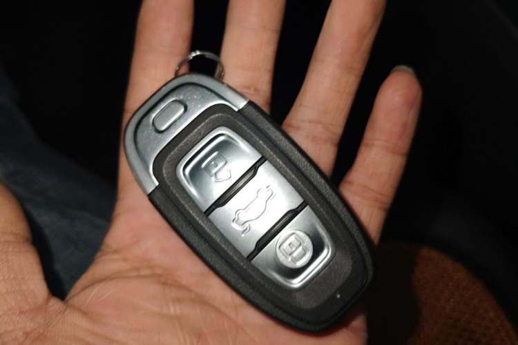 Used Hongqi E-QM5 2024 610 km PLUS Vehicle Key