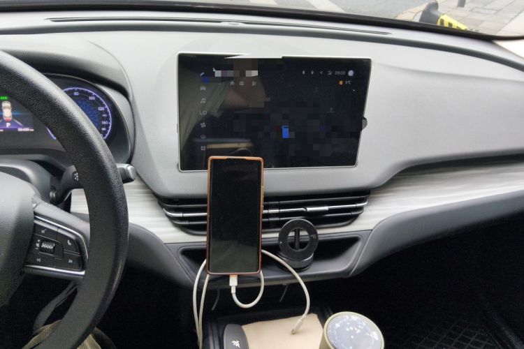 Used Hongqi E-QM5 2025 500km Range Commuter Version Audio And AC Panel