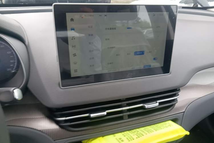 Used Hongqi E-QM5 2025 610 km PLUS Audio And AC Panel
