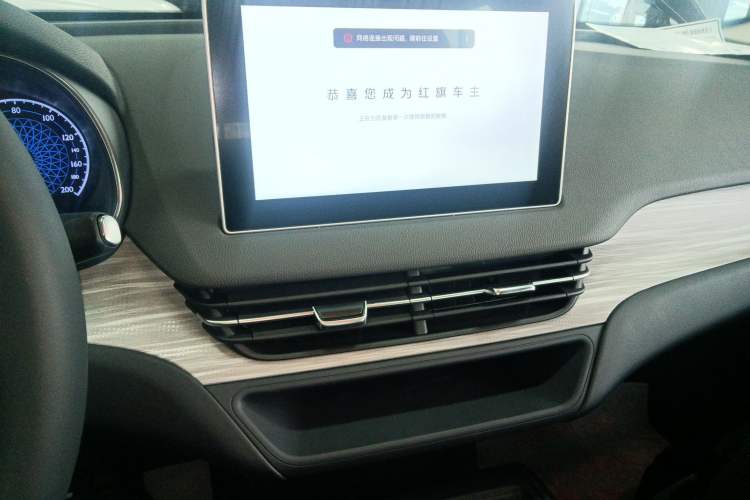 Used Hongqi E-QM5 2025 500km Range Commuter Version Audio And AC Panel