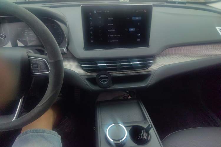 Used Hongqi E-QM5 2025 610 km PLUS Audio And AC Panel