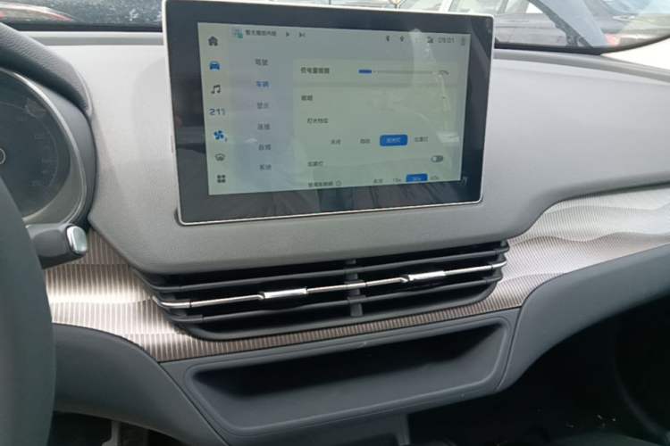 Used Hongqi E-QM5 2025 610 km PLUS Audio And AC Panel