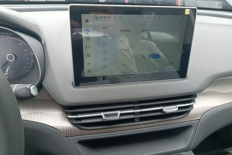 Used Hongqi E-QM5 2025 610 km PLUS Audio And AC Panel