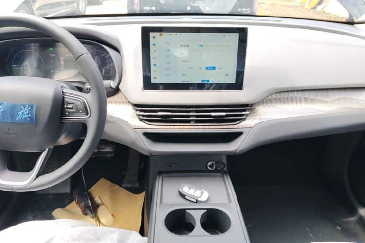 Used Hongqi E-QM5 2025 610 km PLUS Audio And AC Panel