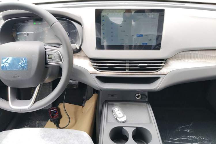 Used Hongqi E-QM5 2025 610 km PLUS Audio And AC Panel