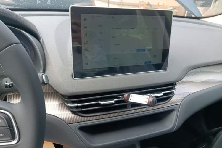 Used Hongqi E-QM5 2025 610 km PLUS Audio And AC Panel