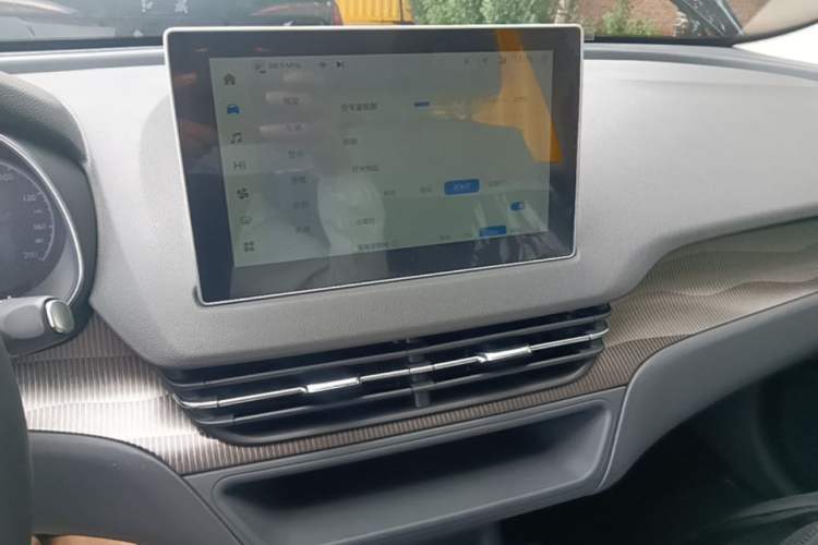 Used Hongqi E-QM5 2025 610 km PLUS Audio And AC Panel