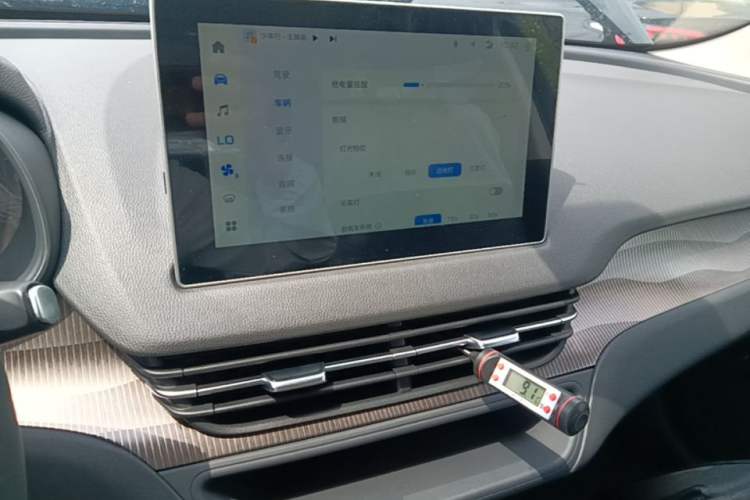 Used Hongqi E-QM5 2025 610 km PLUS Audio And AC Panel