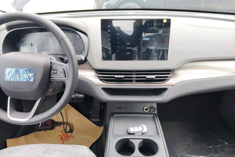 Used Hongqi E-QM5 2025 610 km PLUS Audio And AC Panel
