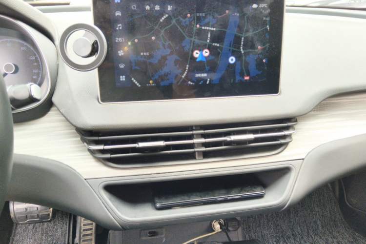 Used Hongqi E-QM5 2025 500km Range Commuter Version Audio And AC Panel