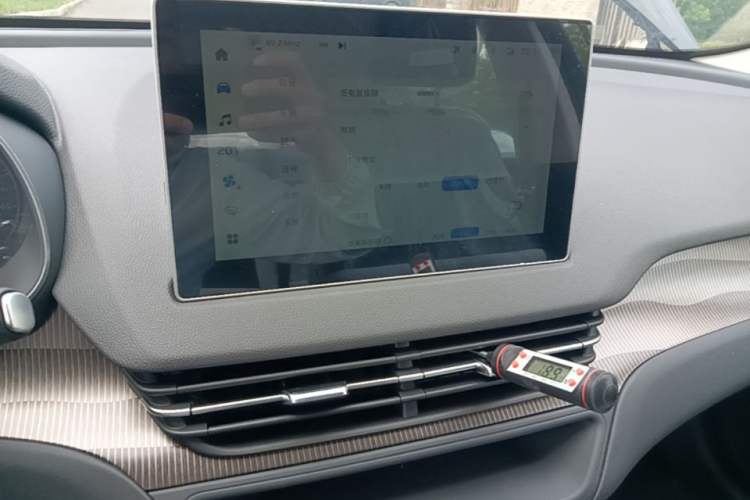 Used Hongqi E-QM5 2025 610 km PLUS Audio And AC Panel