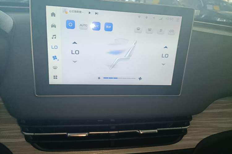 Used Hongqi E-QM5 2025 500km Range Commuter Version Audio And AC Panel