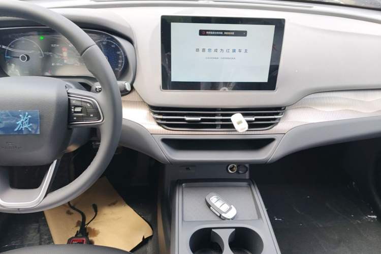 Used Hongqi E-QM5 2025 610 km PLUS Audio And AC Panel