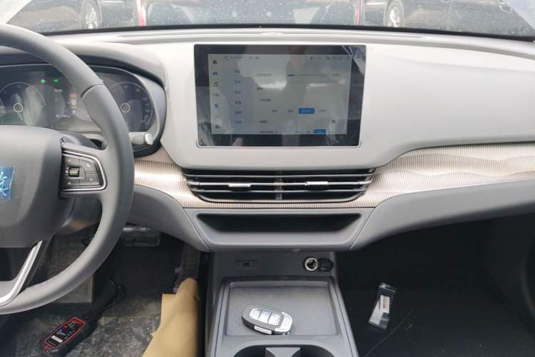 Used Hongqi E-QM5 2025 610 km PLUS Audio And AC Panel