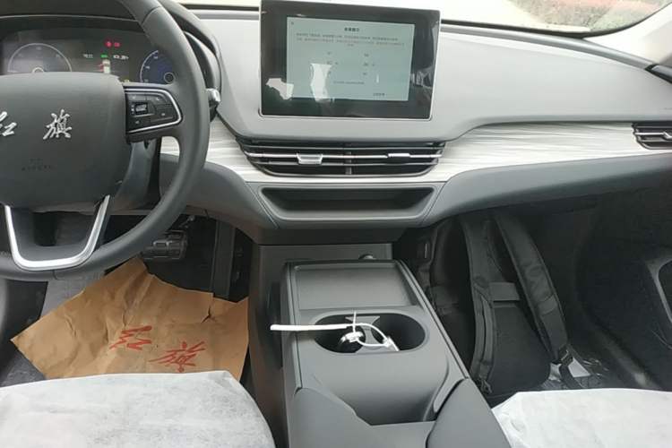 Used Hongqi E-QM5 2025 500km Range Commuter Version Audio And AC Panel