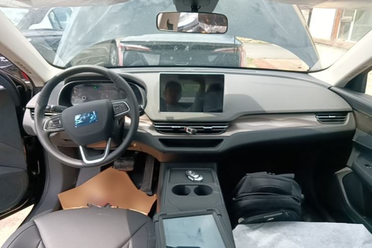 Used Hongqi E-QM5 2025 610 km PLUS Center Console