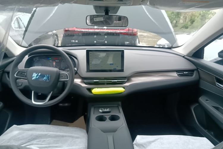 Used Hongqi E-QM5 2025 610 km PLUS Center Console