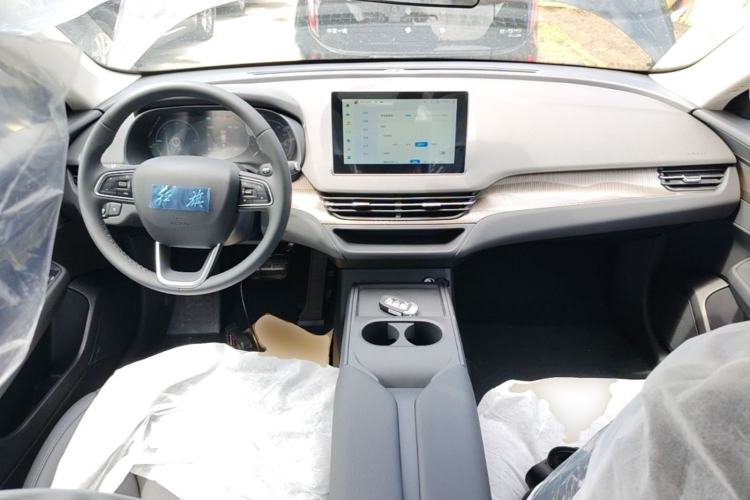Used Hongqi E-QM5 2025 610 km PLUS Center Console