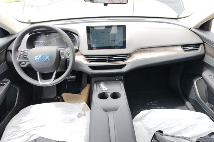 Used Hongqi E-QM5 2025 610 km PLUS Center Console