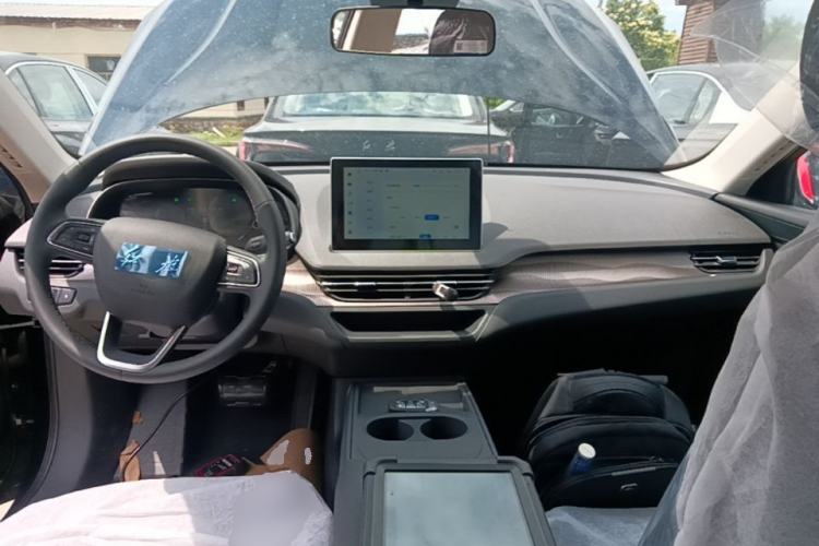 Used Hongqi E-QM5 2025 610 km PLUS Center Console