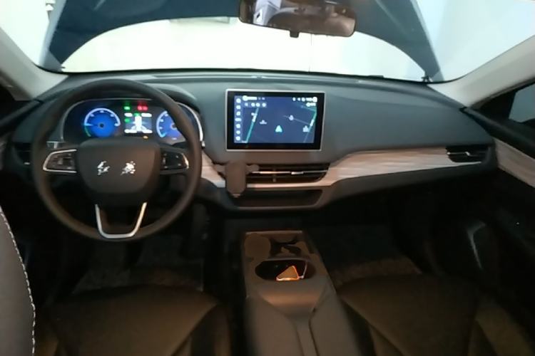 Used Hongqi E-QM5 2025 500km Range Commuter Version Center Console